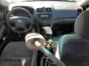 2004 Honda Accord LX z VIN 1HGCM55304A133540, wystawiony jako Copart lot #46949515 z przebiegiem 209 112 mil mil oraz Szkoda całkowita • Salvage title. Historia ofert i sprzedaży dostępna na DreamBid. Obrazek 8.