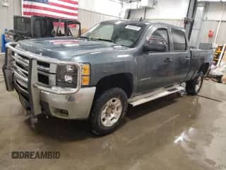 2007 Chevrolet Silverado 2500HD 2LT z VIN 1GCHK236X7F560723, wystawiony jako Copart lot #68565425 z przebiegiem 285 139 mil mil oraz Czysty tytuł • Clean title. Historia ofert i sprzedaży dostępna na DreamBid. Obrazek 1.