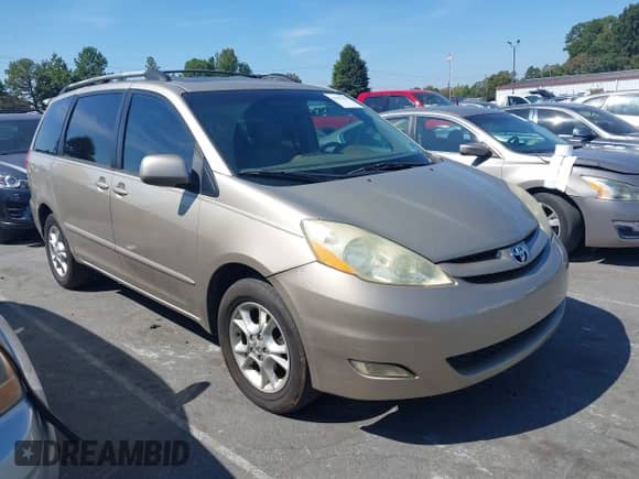 2006 Toyota Sienna XLE z VIN 5TDBA22C26S071263, wystawiony jako IAAI lot #43251454 z przebiegiem 211 032 mil mil oraz . Historia ofert i sprzedaży dostępna na DreamBid. Obrazek 1.