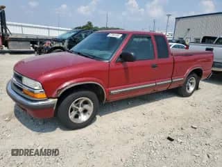 2000 Chevrolet S-10 LS with VIN 1GCCS19WXY8258544, listed as a Copart auction lot 67953185 with 141,799 mi miles and Clean title. Bid and sale history available at DreamBid. Image 1.