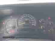 2004 Chevrolet Silverado 2500HD LT z VIN 1GCHK29164E130488, wystawiony jako IAAI lot #42934215 z przebiegiem 380 858 mil mil oraz . Historia ofert i sprzedaży dostępna na DreamBid. Obrazek 7.