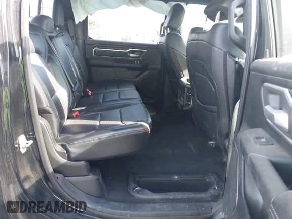 2019 Ram 1500 Big Horn z VIN 1C6RRFFG0KN803411, wystawiony jako IAAI lot #43290135 z przebiegiem 84 043 mil mil oraz . Historia ofert i sprzedaży dostępna na DreamBid. Obrazek 8.