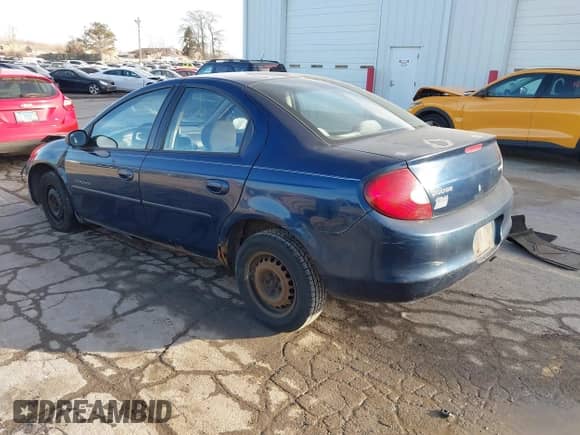 2000 Dodge Neon Highline z VIN 1B3ES46C9YD798867, wystawiony jako IAAI lot #41535717 z przebiegiem 175 069 mil mil oraz . Historia ofert i sprzedaży dostępna na DreamBid. Obrazek 3.