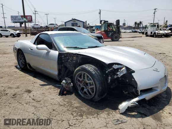 2003 Chevrolet Corvette Z06 z VIN 1G1YY12S935105216, wystawiony jako Copart lot #68721585 z przebiegiem 99 972 mil mil oraz Szkoda całkowita • Salvage title. Historia ofert i sprzedaży dostępna na DreamBid. Obrazek 4.