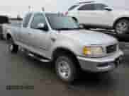 1998 Ford F-150 XL с VIN 1FTDX18W5WKA08829, выставлен на аукционе Copart как лот 85135314 с пробегом 160 824 миль миль и Чистый • Clean title. История ставок и продаж доступна на DreamBid. Изображение 4.