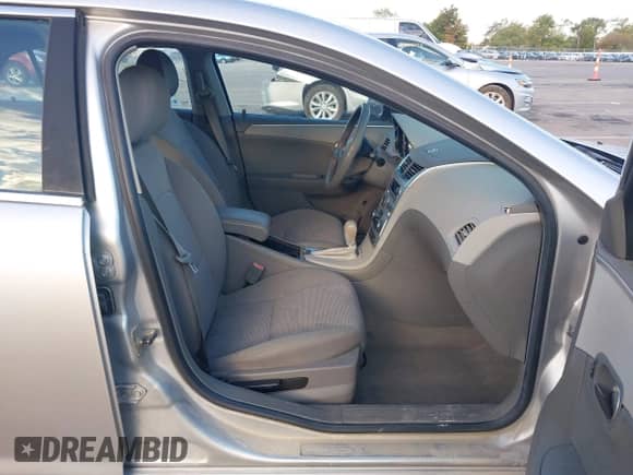 2010 Chevrolet Malibu 1LT с VIN 1G1ZC5EB2AF232810, выставлен на аукционе IAAI как лот 43406952 с пробегом 170 751 миль миль и . История ставок и продаж доступна на DreamBid. Изображение 5.