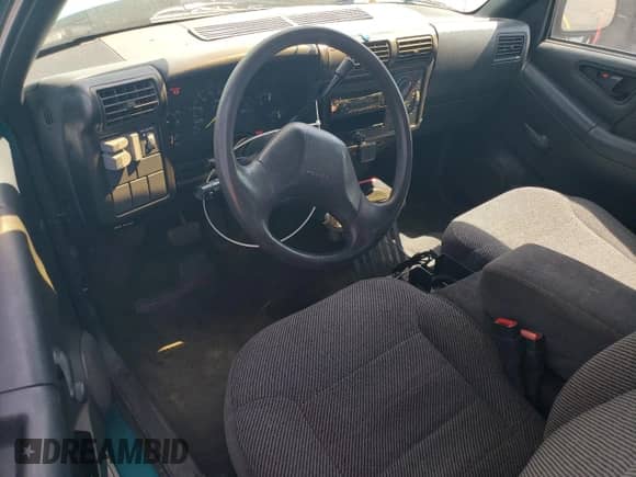 1994 Chevrolet S-10 LS с VIN 1GCCS19Z2R8219748, выставлен на аукционе Copart как лот 61030825 с пробегом 168 798 миль миль и Списание • Salvage title. История ставок и продаж доступна на DreamBid. Изображение 8.