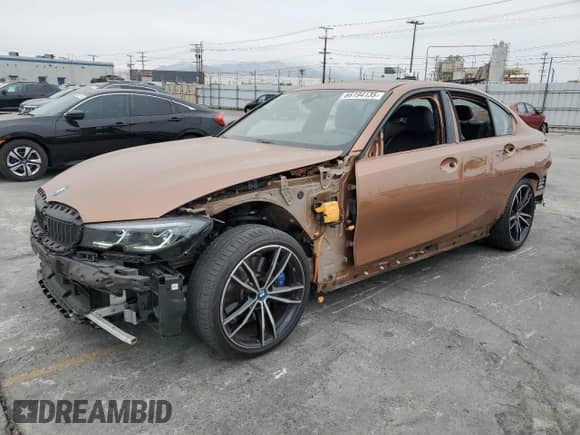 2022 BMW 3 Series 330e xDrive z VIN WBA5P9C05NFM75095, wystawiony jako Copart lot #68733985 z przebiegiem 13 462 mil mil oraz Szkoda całkowita • Salvage title. Historia ofert i sprzedaży dostępna na DreamBid. Obrazek 1.