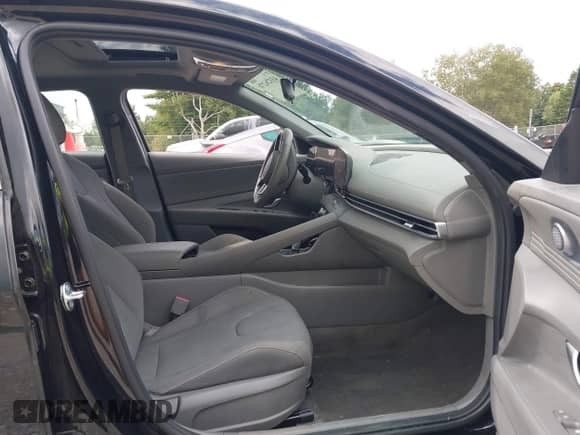 2025 Hyundai Elantra SEL Convenience с VIN KMHLS4DG9SU878961, выставлен на аукционе IAAI как лот 43326270 с пробегом 28 291 миль миль и . История ставок и продаж доступна на DreamBid. Изображение 5.