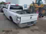 2019 Ram 1500 Tradesman z VIN 1C6RR6FG7KS630276, wystawiony jako IAAI lot #43049405 z przebiegiem 104 053 mil mil oraz . Historia ofert i sprzedaży dostępna na DreamBid. Obrazek 3.