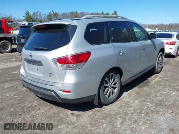 2015 Nissan Pathfinder Platinum with VIN 5N1AR2MM8FC610332, listed as a IAAI auction lot 41928998 with 128,817 mi miles and . Bid and sale history available at DreamBid. Image 4.