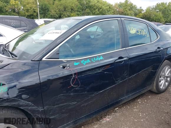 2023 Toyota Camry LE z VIN 4T1R11AK7PU130043, wystawiony jako IAAI lot #43289865 z przebiegiem 24 472 mil mil oraz . Historia ofert i sprzedaży dostępna na DreamBid. Obrazek 15.