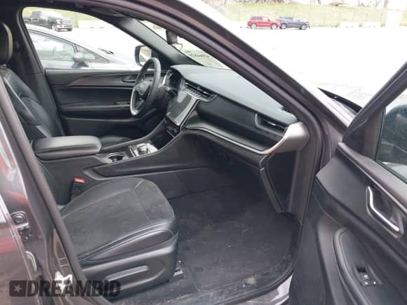 2024 Jeep Grand Cherokee Altitude with VIN 1C4RJHAG5R8951467, listed as a IAAI auction lot 42064828 with 15,920 mi miles and . Bid and sale history available at DreamBid. Image 5.