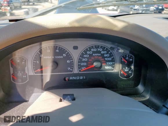 2008 Ford F-150 XL with VIN 1FTRW12WX8FB14724, listed as a Copart auction lot 86796245 with 217,785 mi miles and Salvage title. Bid and sale history available at DreamBid. Image 9.