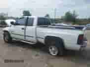 1998 Dodge 1500 с VIN 3B7HF13YXWG221280, выставлен на аукционе Copart как лот 62309615 с пробегом 276 980 миль миль и Чистый • Clean title. История ставок и продаж доступна на DreamBid. Изображение 2.