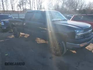 2004 Chevrolet Silverado 2500HD LS z VIN 1GCHK29224E242665, wystawiony jako IAAI lot #41378387 z przebiegiem Nie podano mil oraz . Historia ofert i sprzedaży dostępna na DreamBid. Obrazek 1.