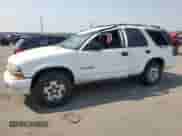 2003 Chevrolet Blazer LS z VIN 1GNDT13XX3K132075, wystawiony jako Copart lot #70410234 z przebiegiem 165 064 mil mil oraz Szkoda całkowita • Salvage title. Historia ofert i sprzedaży dostępna na DreamBid. Obrazek 1.