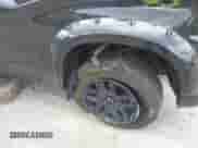 2023 Chevrolet Silverado 1500 LT Trail Boss z VIN 3GCUDFE89PG270678, wystawiony jako IAAI lot #42028188 z przebiegiem 46 820 mil mil oraz . Historia ofert i sprzedaży dostępna na DreamBid. Obrazek 17.