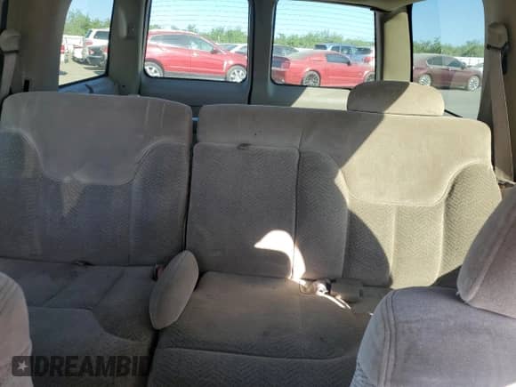 1998 Chevrolet Tahoe with VIN 1GNEK13R0WJ313706, listed as a Copart auction lot 61010445 with 196,671 mi miles and Salvage title. Bid and sale history available at DreamBid. Image 10.