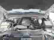 2003 Chevrolet Silverado 2500HD LT z VIN 1GCHK29U23E116984, wystawiony jako IAAI lot #43217859 z przebiegiem 265 239 mil mil oraz . Historia ofert i sprzedaży dostępna na DreamBid. Obrazek 10.