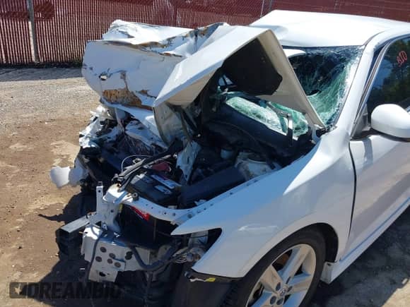 2014 Toyota Camry L with VIN 4T1BF1FK0EU770328, listed as a IAAI auction lot 43172276 with Not provided miles and . Bid and sale history available at DreamBid. Image 18.