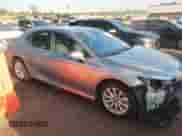 2019 Toyota Camry SE z VIN 4T1B11HK2KU693548, wystawiony jako IAAI lot #43352154 z przebiegiem 64 472 mil mil oraz . Historia ofert i sprzedaży dostępna na DreamBid. Obrazek 14.