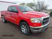 2023 Ram 1500 Big Horn z VIN 1C6SRFBT7PN620356, wystawiony jako IAAI lot #41892108 z przebiegiem 44 824 mil mil oraz . Historia ofert i sprzedaży dostępna na DreamBid. Obrazek 1.