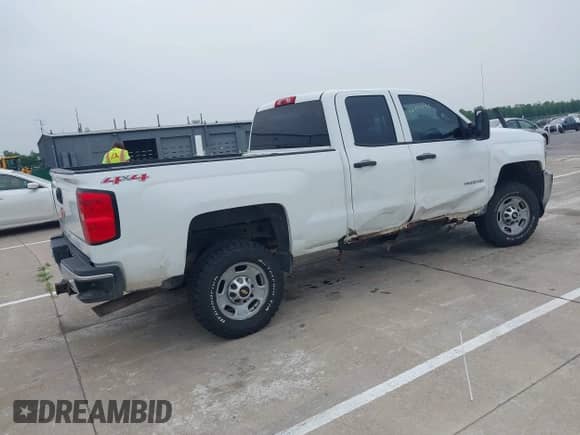 2016 Chevrolet Silverado 2500HD Work Truck z VIN 1GC2KUEG0GZ137431, wystawiony jako IAAI lot #42499894 z przebiegiem 228 740 mil mil oraz . Historia ofert i sprzedaży dostępna na DreamBid. Obrazek 4.