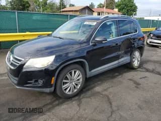2010 Volkswagen Tiguan SE с VIN WVGBV7AX9AW502062, выставлен на аукционе Copart как лот 62362695 с пробегом 76 891 миль миль и Списание • Salvage title. История ставок и продаж доступна на DreamBid. Изображение 1.