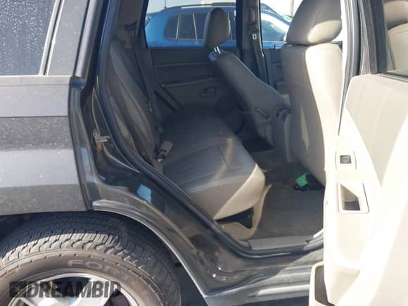 2006 Jeep Grand Cherokee Laredo with VIN 1J4HR48NX6C229822, listed as a IAAI auction lot 42561274 with 206,056 mi miles and . Bid and sale history available at DreamBid. Image 8.