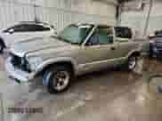 2002 Chevrolet S-10 z VIN 1GCCS145528162388, wystawiony jako Copart lot #86320935 z przebiegiem 162 776 mil mil oraz Czysty tytuł • Clean title. Historia ofert i sprzedaży dostępna na DreamBid. Obrazek 1.