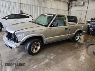 2002 Chevrolet S-10 with VIN 1GCCS145528162388, listed as a Copart auction lot 86320935 with 162,776 mi miles and Clean title. Bid and sale history available at DreamBid. Image 1.