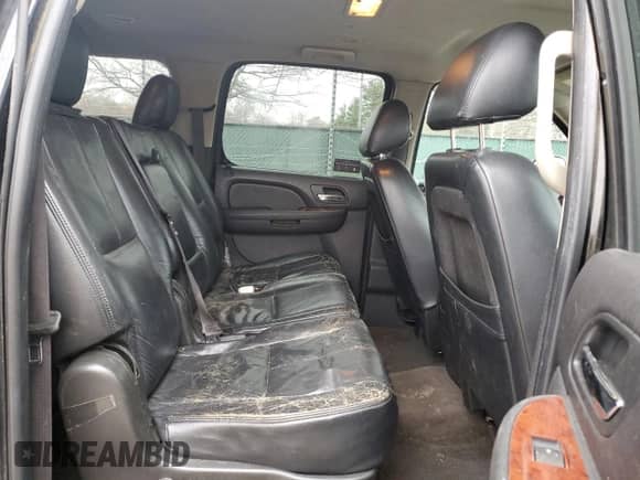 2011 Chevrolet Suburban LS с VIN 1GNSCHE07BR140737, выставлен на аукционе Copart как лот 49930345 с пробегом 225 239 миль миль и Списание • Salvage title. История ставок и продаж доступна на DreamBid. Изображение 12.