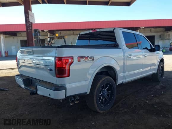 2015 Ford F-150 XLT z VIN 1FTEW1EF9FFB70404, wystawiony jako IAAI lot #43357225 z przebiegiem 109 200 mil mil oraz . Historia ofert i sprzedaży dostępna na DreamBid. Obrazek 15.