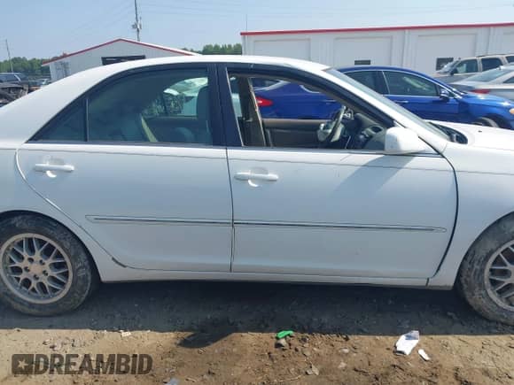 2005 Toyota Camry STD с VIN 4T1BE32K35U581807, выставлен на аукционе IAAI как лот 42615240 с пробегом 240 896 миль миль и . История ставок и продаж доступна на DreamBid. Изображение 14.