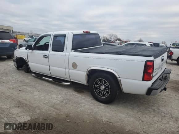 2007 Chevrolet Silverado 1500 Work Truck with VIN 1GCEC19ZX7Z177990, listed as a Copart auction lot 80228544 with 184,042 mi miles and Salvage title. Bid and sale history available at DreamBid. Image 2.