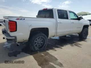 2017 Chevrolet Silverado 1500 LT z VIN 3GCUKREC4HG146590, wystawiony jako Copart lot #82129635 z przebiegiem 152 731 mil mil oraz Czysty tytuł • Clean title. Historia ofert i sprzedaży dostępna na DreamBid. Obrazek 3.