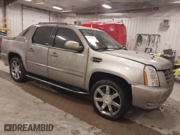 2011 Cadillac Escalade EXT Luxury with VIN 3GYT4MEF8BG325686, listed as a IAAI auction lot 41842965 with 108,319 mi miles and . Bid and sale history available at DreamBid. Image 1.