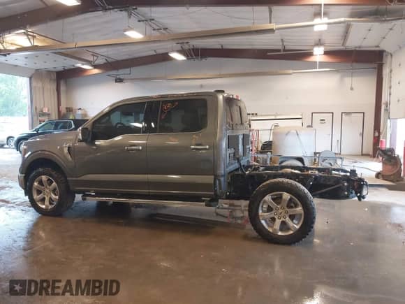 2023 Ford F-150 XL z VIN 1FTFW1E81PFB67309, wystawiony jako IAAI lot #42527128 z przebiegiem 80 205 mil mil oraz . Historia ofert i sprzedaży dostępna na DreamBid. Obrazek 15.