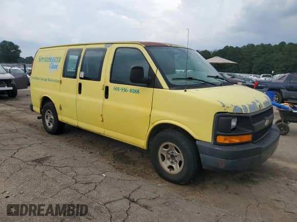 2005 Chevrolet Express Cargo z VIN 1GCEG15X651108928, wystawiony jako Copart lot #66899684 z przebiegiem 335 594 mil mil oraz Szkoda całkowita • Salvage title. Historia ofert i sprzedaży dostępna na DreamBid. Obrazek 4.