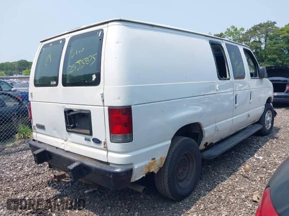 2009 Ford Econoline Cargo Commercial с VIN 1FTNE24W59DA34717, выставлен на аукционе IAAI как лот 42454608 с пробегом 2 789 миль миль и . История ставок и продаж доступна на DreamBid. Изображение 4.