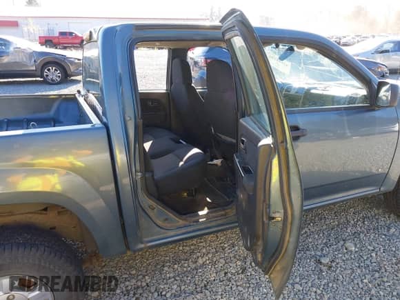 2007 Chevrolet Colorado 1LT z VIN 1GCCS139178181564, wystawiony jako IAAI lot #43048220 z przebiegiem Nie podano mil oraz . Historia ofert i sprzedaży dostępna na DreamBid. Obrazek 8.
