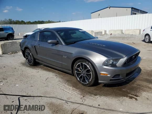2013 Ford Mustang GT Premium z VIN 1ZVBP8CF4D5268350, wystawiony jako Copart lot #83868615 z przebiegiem 108 706 mil mil oraz Szkoda całkowita • Salvage title. Historia ofert i sprzedaży dostępna na DreamBid. Obrazek 4.