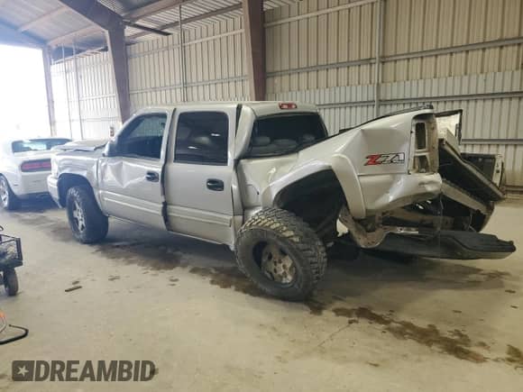 2006 Chevrolet Silverado 1500 LT3 z VIN 2GCEK13T561192377, wystawiony jako Copart lot #81331635 z przebiegiem 306 551 mil mil oraz Szkoda całkowita • Salvage title. Historia ofert i sprzedaży dostępna na DreamBid. Obrazek 2.