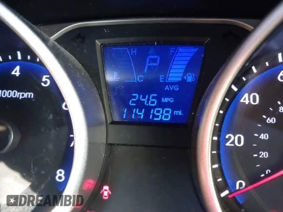 2014 Hyundai Tucson Walking Dead Edition z VIN KM8JUCAG1EU808097, wystawiony jako IAAI lot #41436214 z przebiegiem 114 198 mil mil oraz . Historia ofert i sprzedaży dostępna na DreamBid. Obrazek 15.