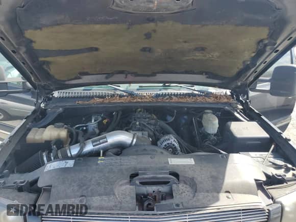2004 Chevrolet Silverado 2500 LS z VIN 1GCGK23U44F209084, wystawiony jako Copart lot #70489105 z przebiegiem 224 196 mil mil oraz Czysty tytuł • Clean title. Historia ofert i sprzedaży dostępna na DreamBid. Obrazek 11.