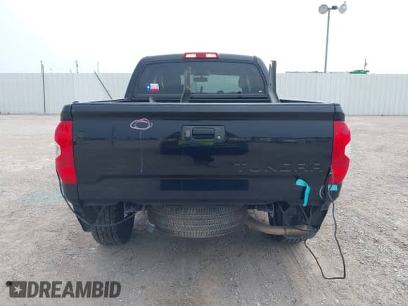 2017 Toyota Tundra SR5 z VIN 5TFEW5F10HX221912, wystawiony jako IAAI lot #42268725 z przebiegiem 92 588 mil mil oraz . Historia ofert i sprzedaży dostępna na DreamBid. Obrazek 17.