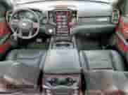 2020 Ram 1500 Rebel z VIN 1C6SRFLT6LN127034, wystawiony jako Copart lot #64791005 z przebiegiem 86 689 mil mil oraz Szkoda całkowita • Salvage title. Historia ofert i sprzedaży dostępna na DreamBid. Obrazek 8.