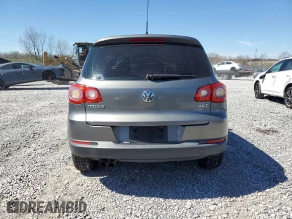 2011 Volkswagen Tiguan SE z VIN WVGAV7AX5BW535864, wystawiony jako Copart lot #49788565 z przebiegiem 175 298 mil mil oraz Czysty tytuł • Clean title. Historia ofert i sprzedaży dostępna na DreamBid. Obrazek 6.
