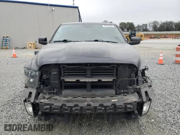 2018 Ram 1500 Tradesman z VIN 1C6RR6FT4JS216688, wystawiony jako Copart lot #82234585 z przebiegiem 102 632 mil mil oraz Szkoda całkowita • Salvage title. Historia ofert i sprzedaży dostępna na DreamBid. Obrazek 5.
